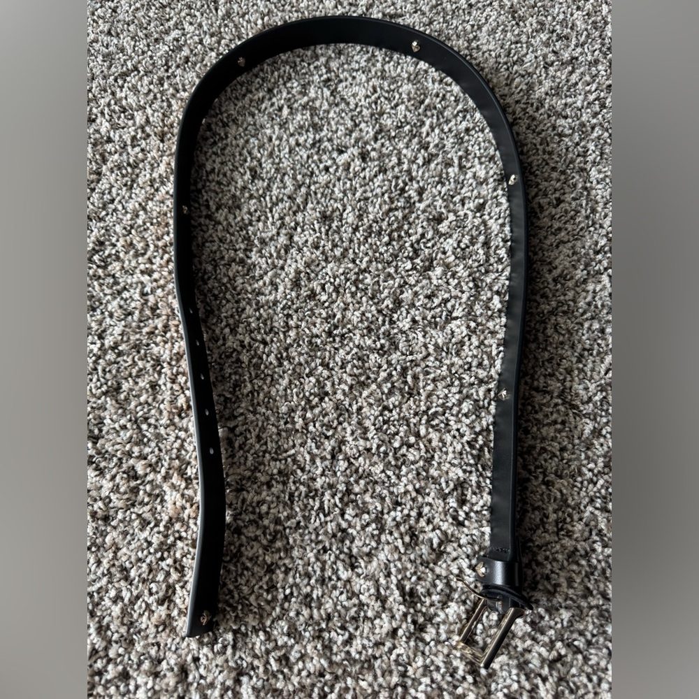 Sleek Black Belt with Timeless Design